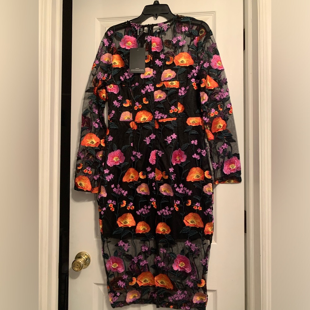 Full midi length embroidered dress!